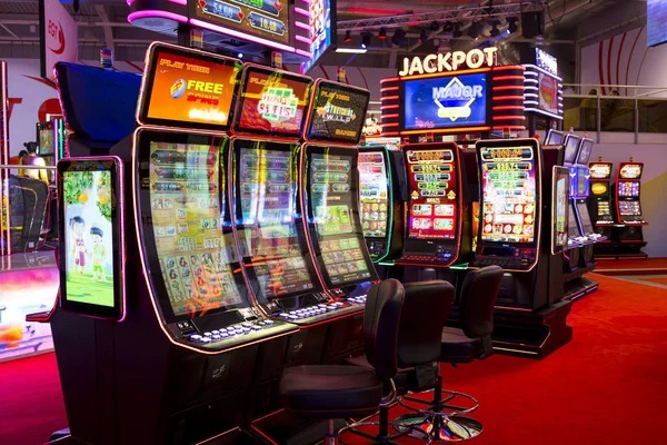 Live dealer table operating next to slot screen in split view